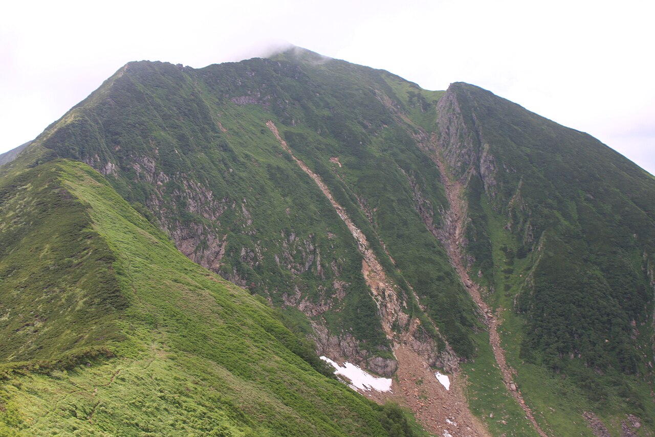 カムイエクウチカウシ山