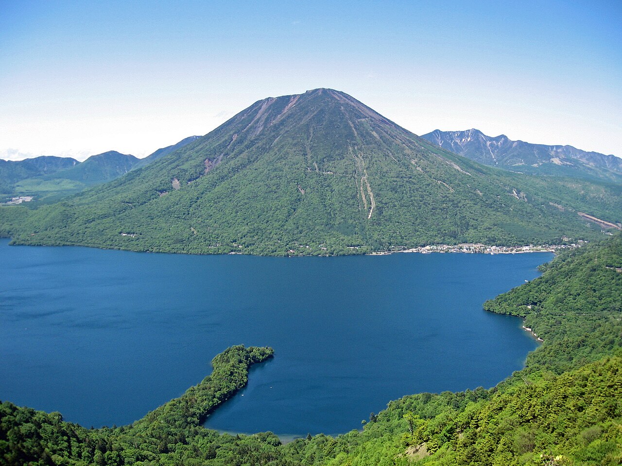 男体山